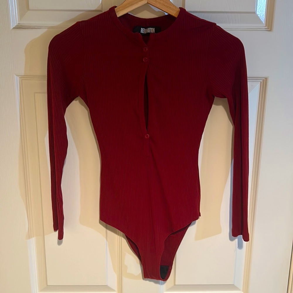 Reformation slim fit deep v- neckline bodysuit